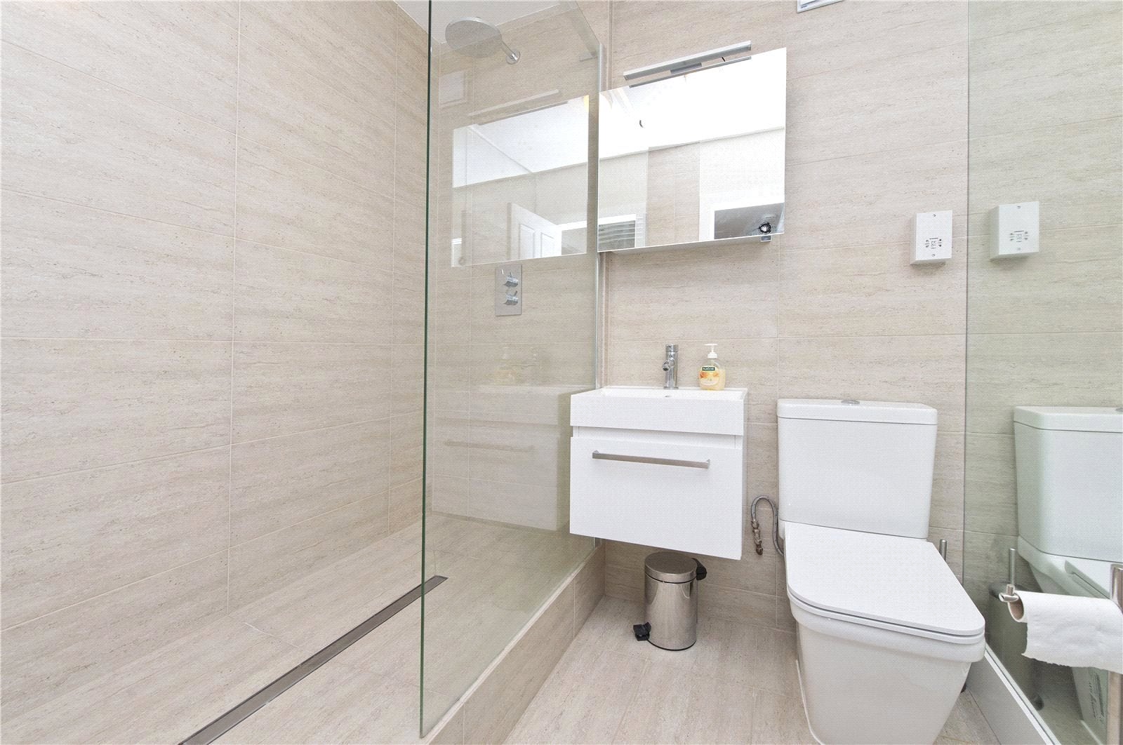 Flat Fulham Road in Greater London
