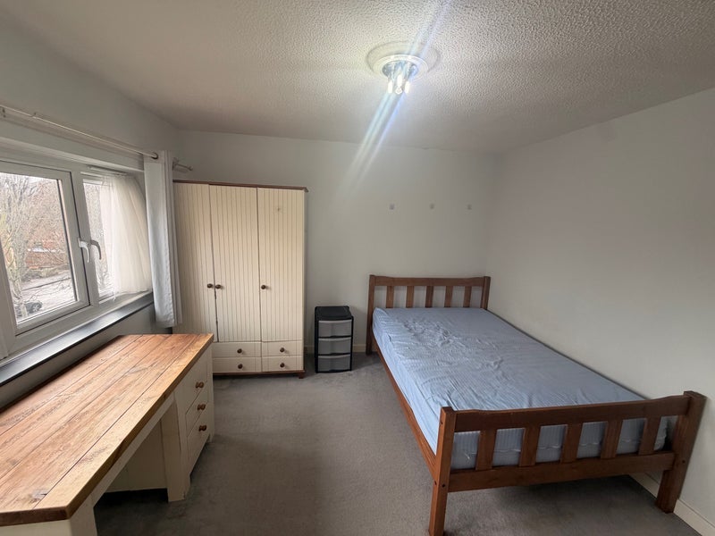 Room Bellflower Close in Greater London