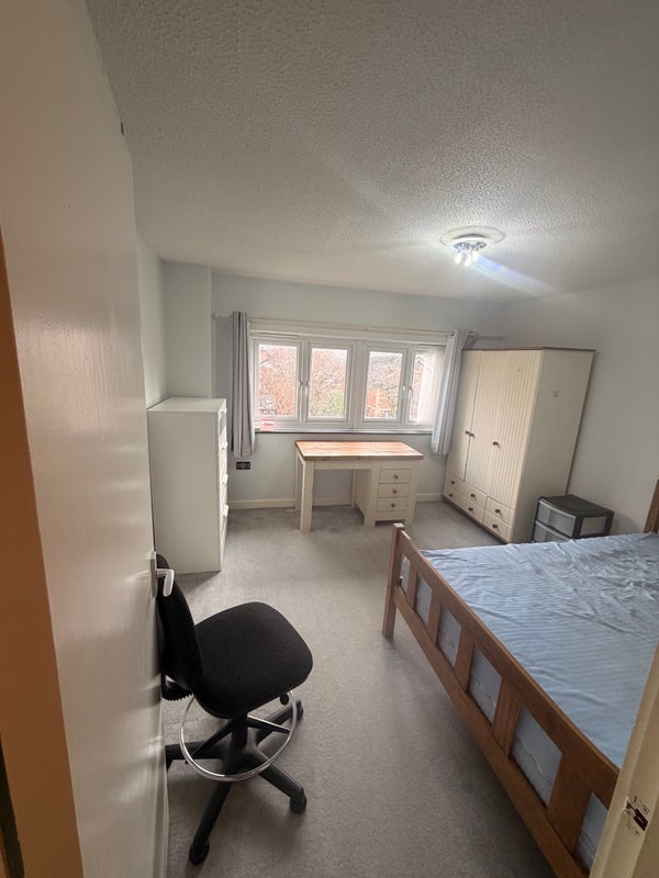 Room Bellflower Close in Greater London