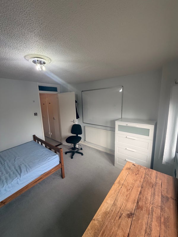 Room Bellflower Close in Greater London