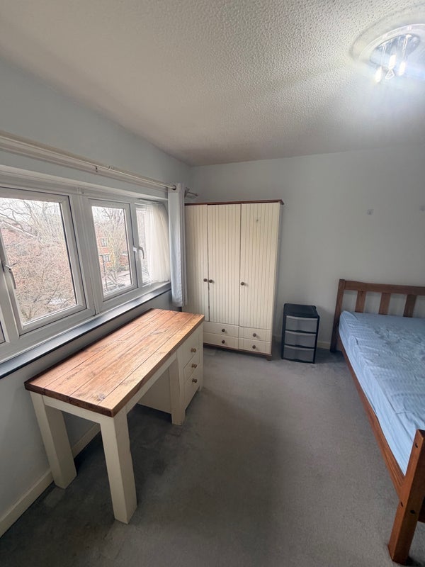 Room Bellflower Close in Greater London