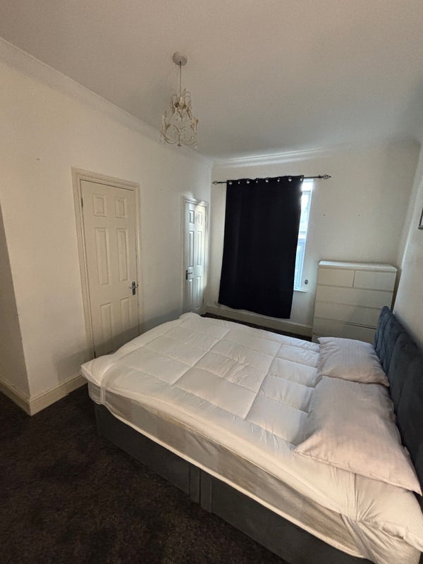 Room George Lane in Greater London