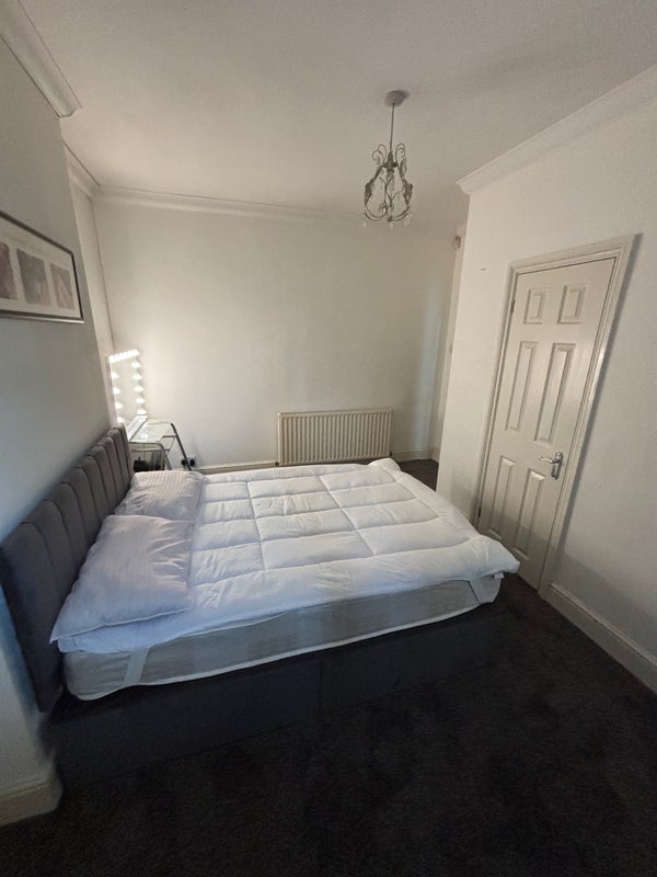 Room George Lane in Greater London