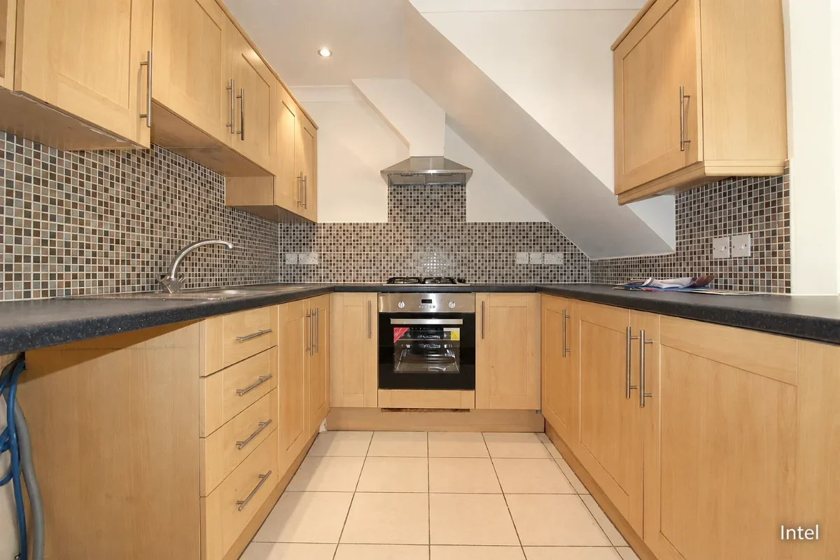 Flat Tolworth Park Road in Greater London