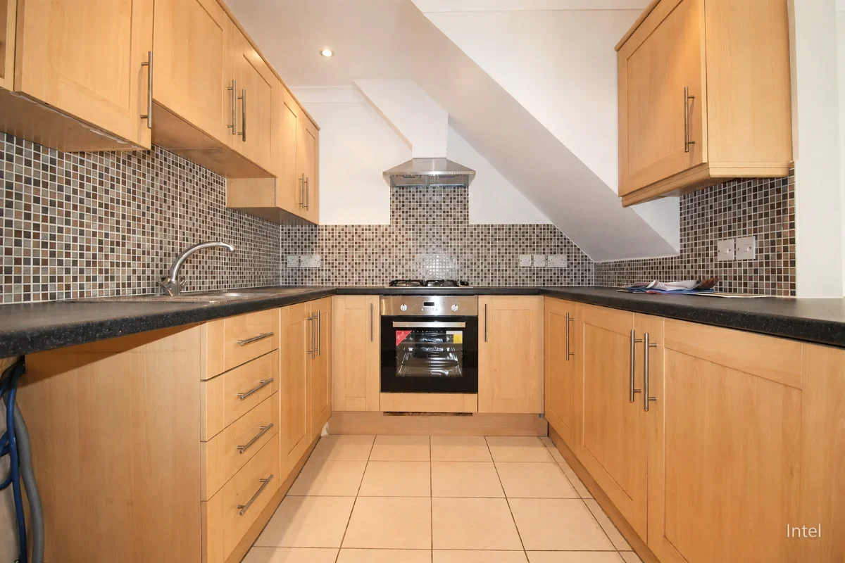 Flat Tolworth Park Road in Greater London
