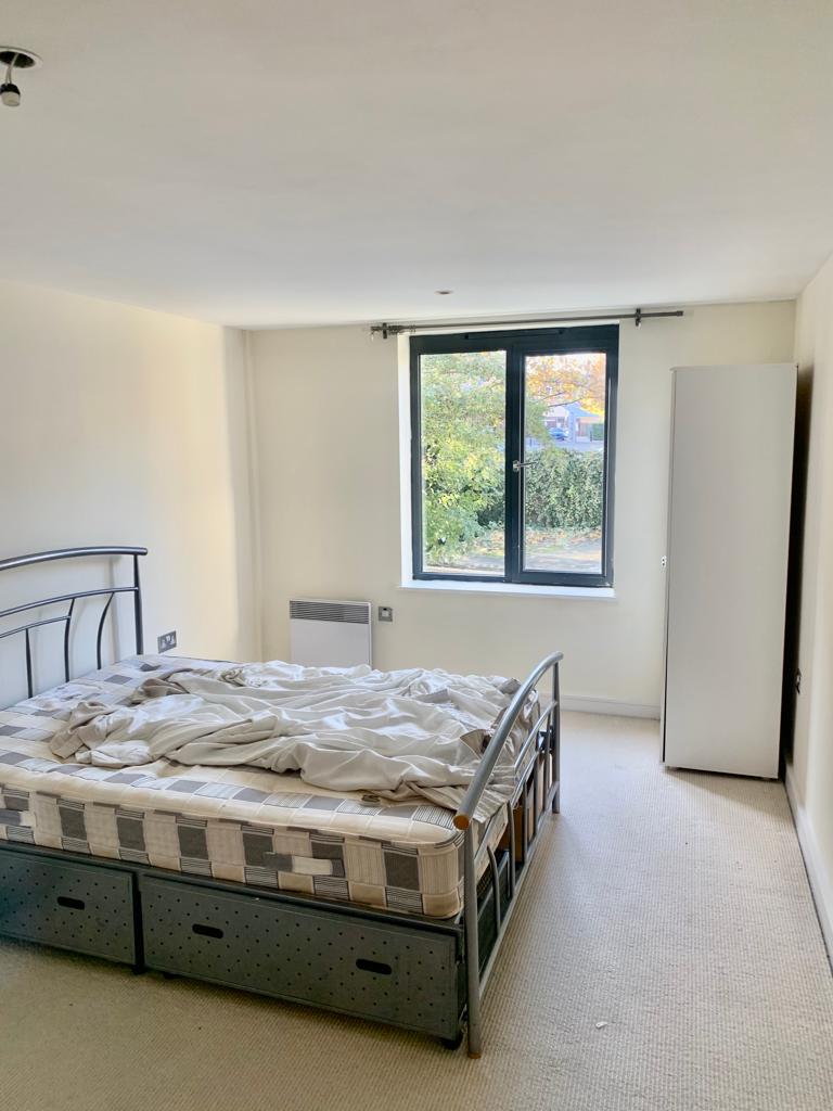 Flat Fairfield Road in Greater London