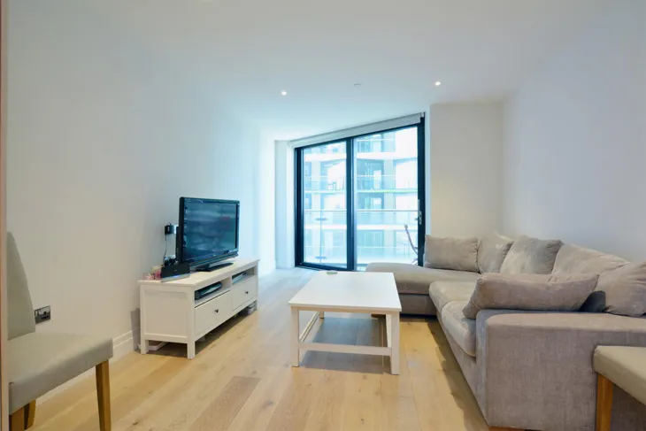 Flat Malthouse Road in Greater London
