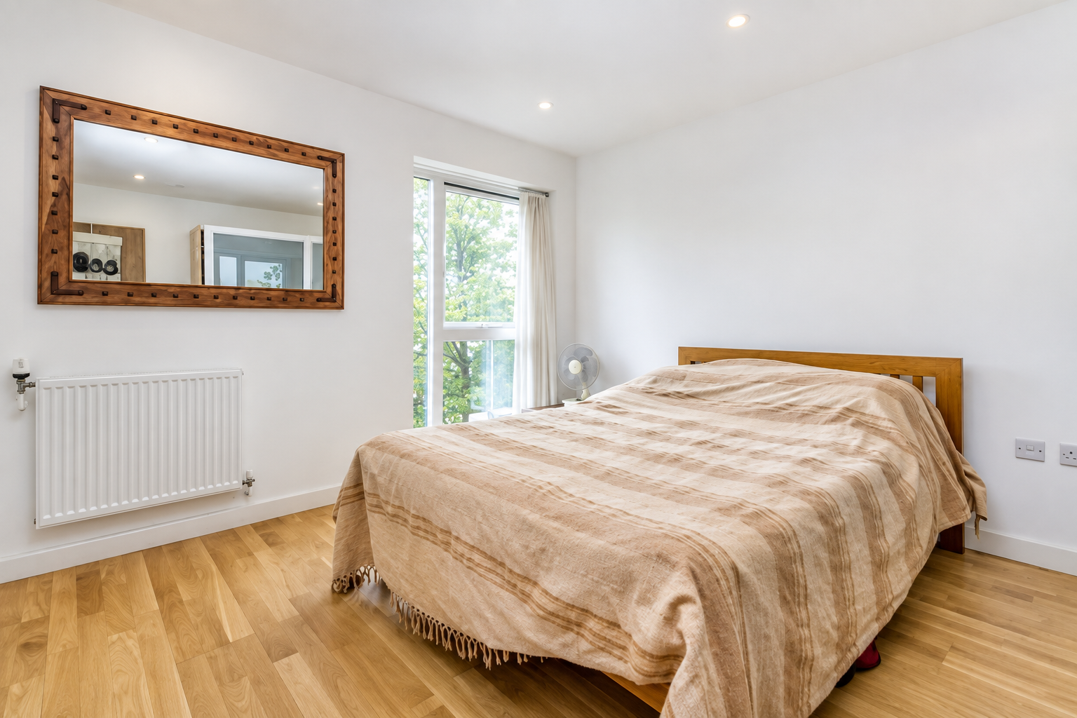 Flat Steyne Road in Greater London