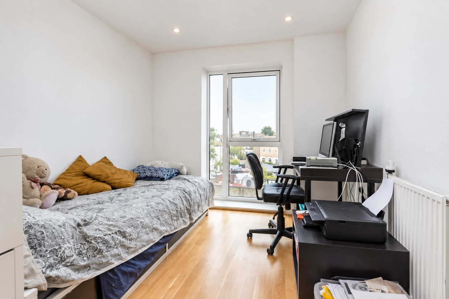 Flat Steyne Road in Greater London