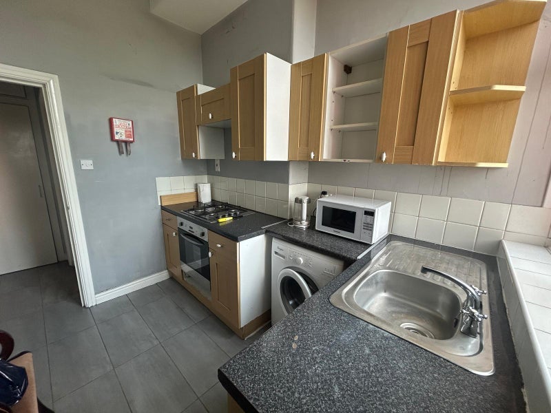 Flat Rosebank Road in Leeds