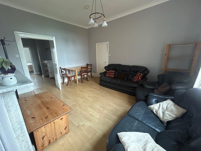 Flat Rosebank Road in Leeds