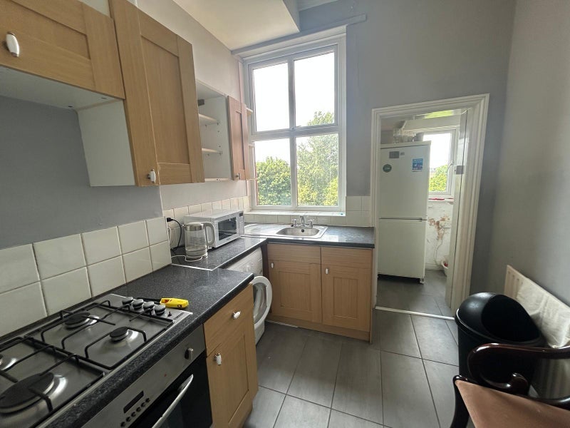 Flat Rosebank Road in Leeds