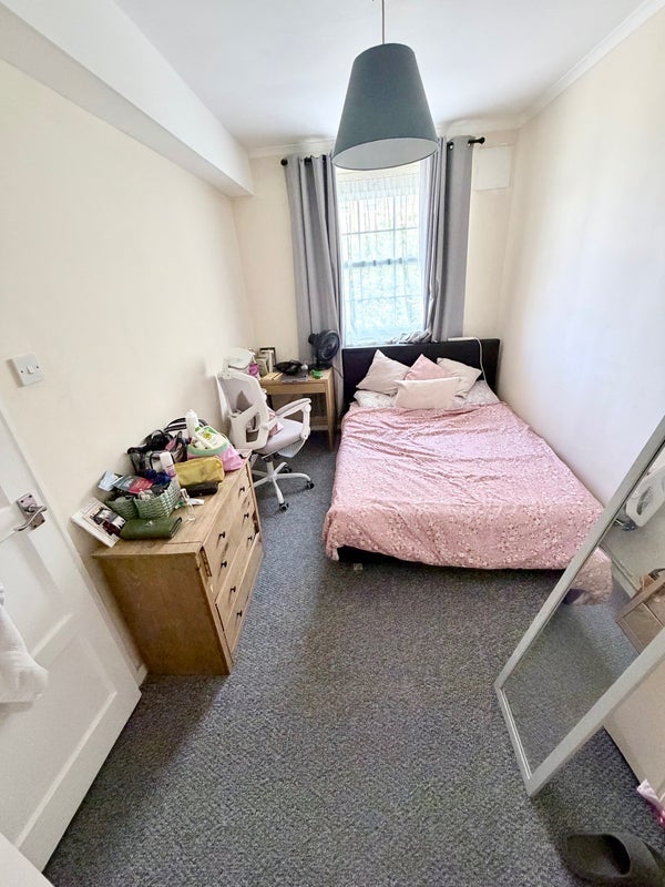 Room Worsopp Drive in Greater London