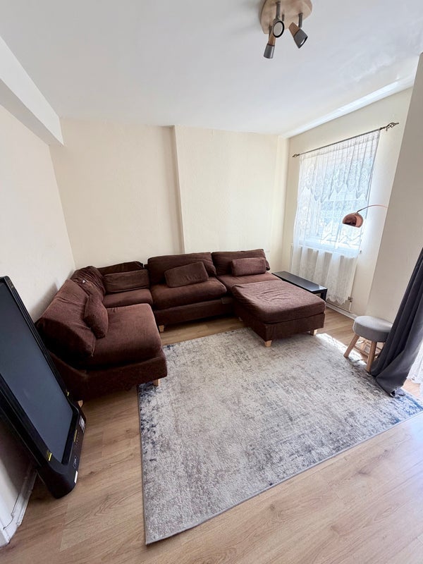 Room Worsopp Drive in Greater London