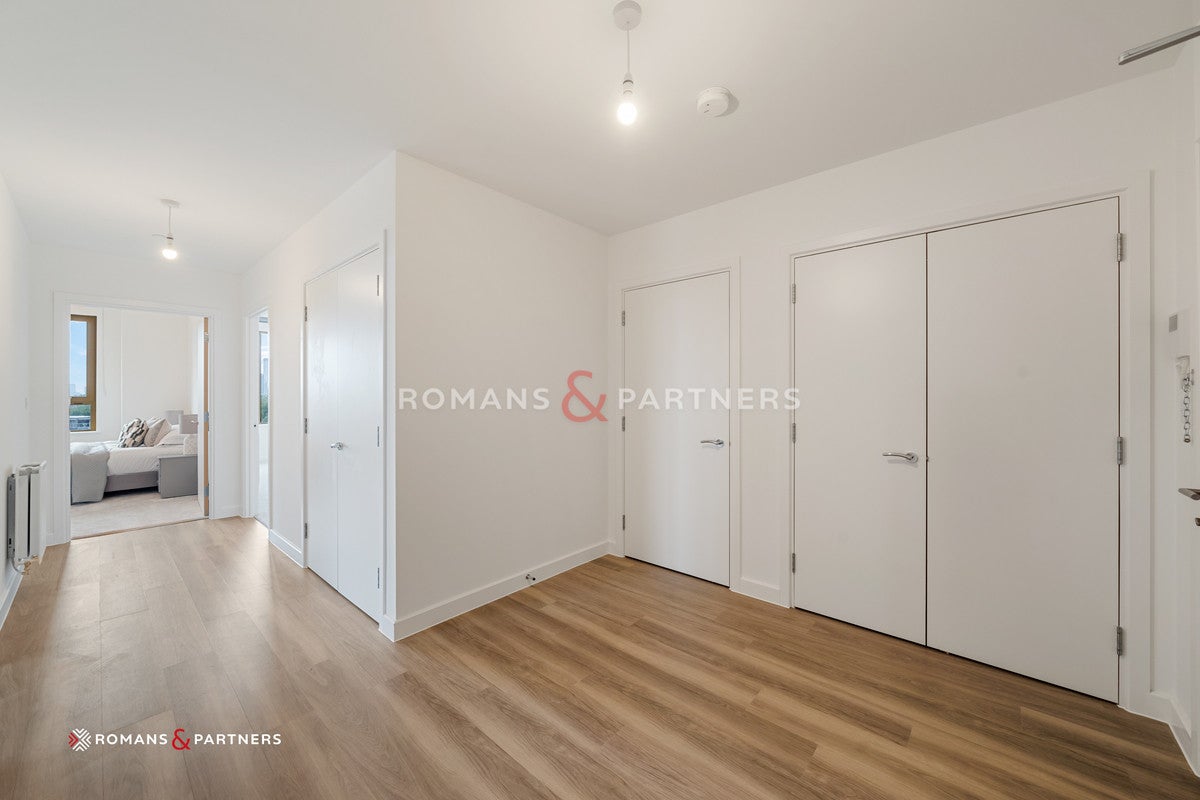 Flat Ilderton Road in Greater London