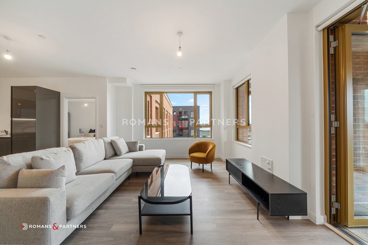 Flat Ilderton Road in Greater London