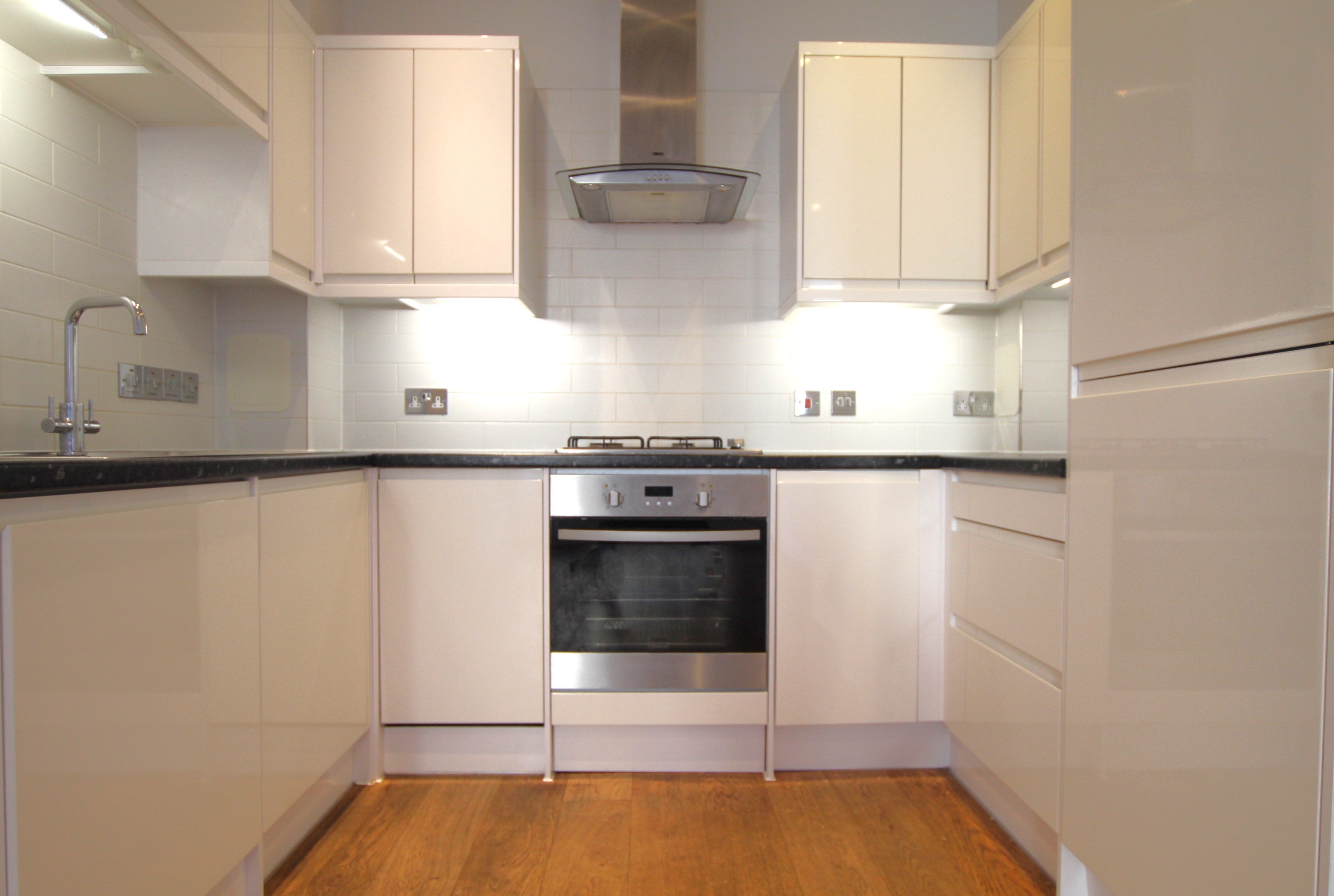 Flat Garrick Road in Greater London
