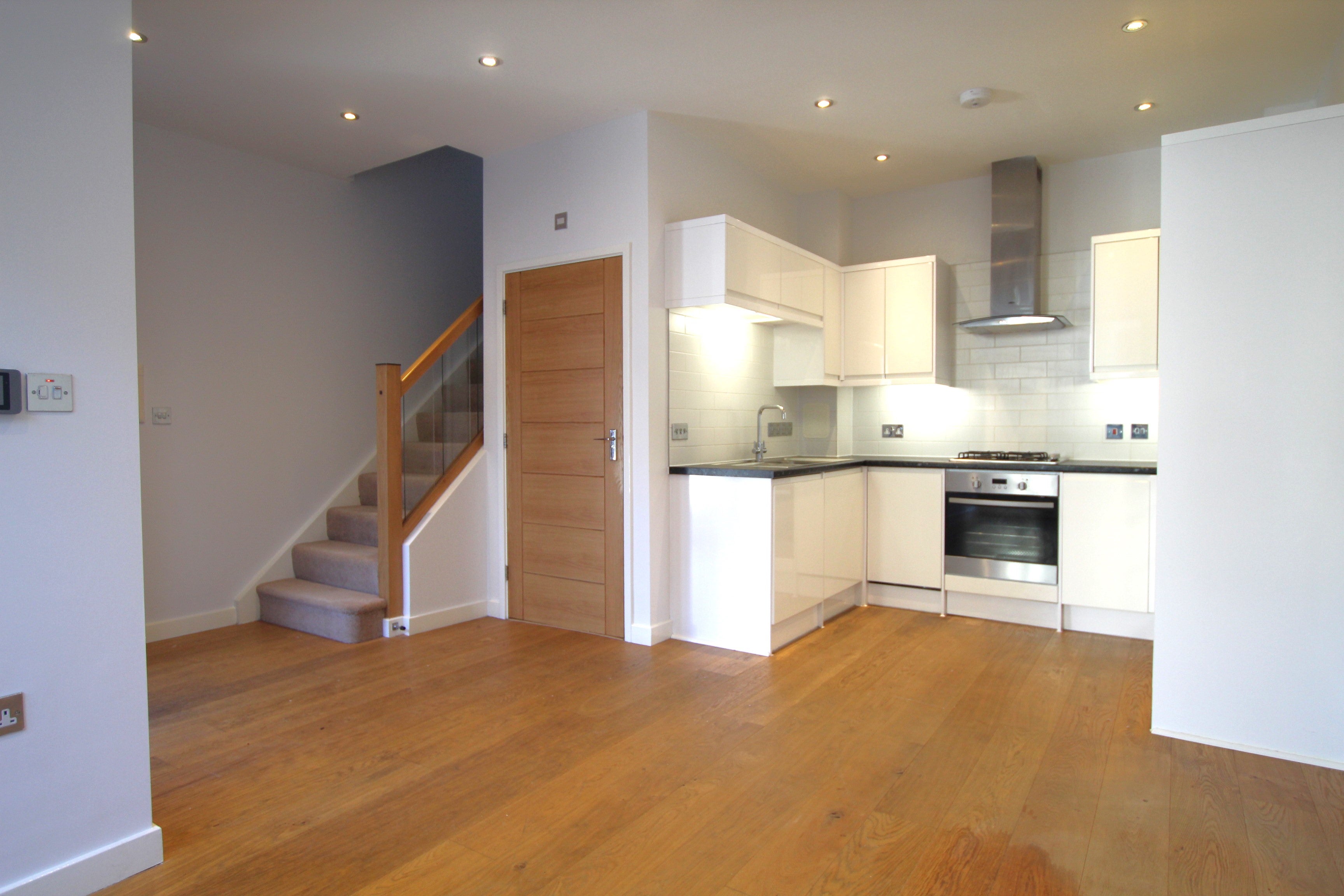 Flat Garrick Road in Greater London