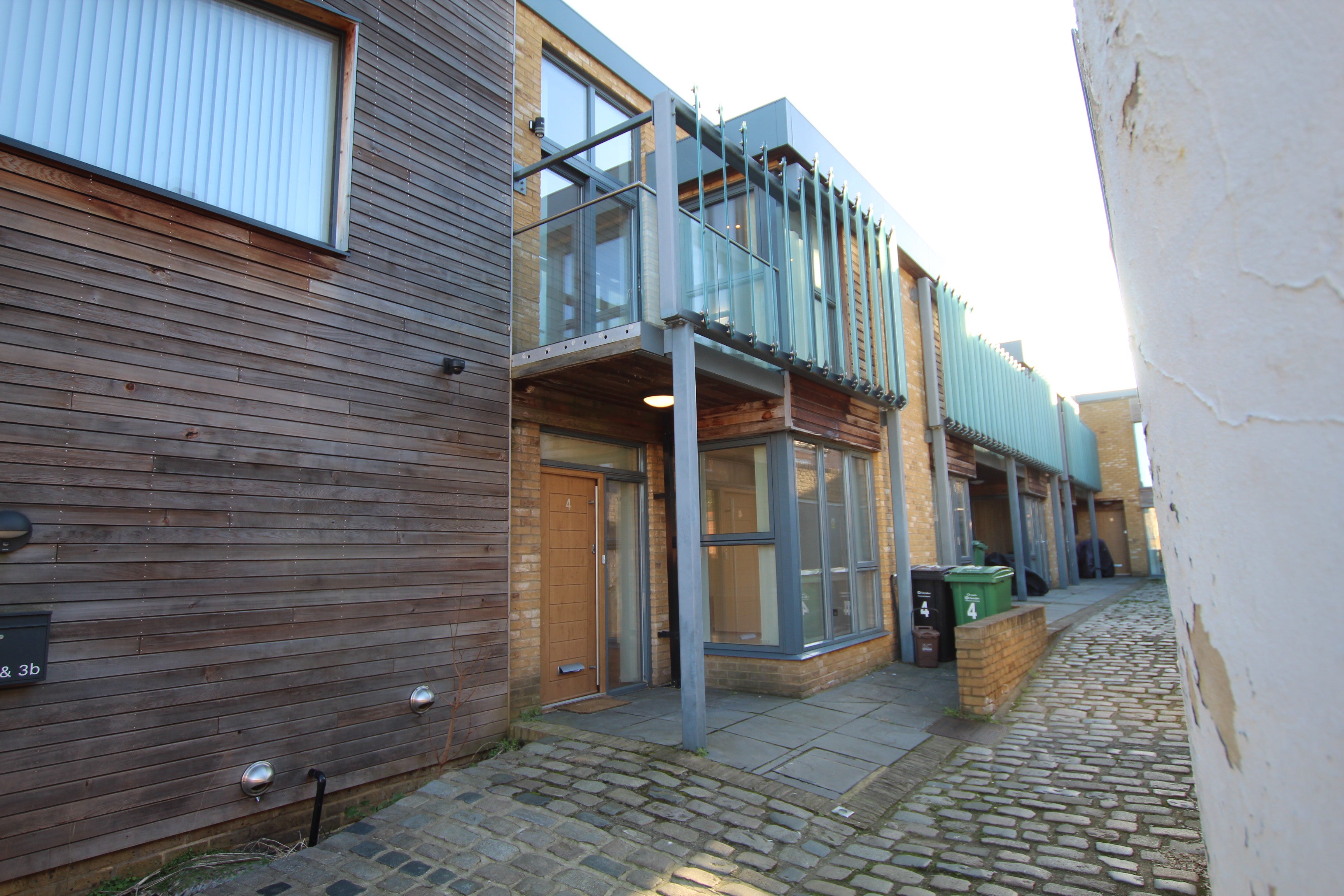 Flat Garrick Road in Greater London