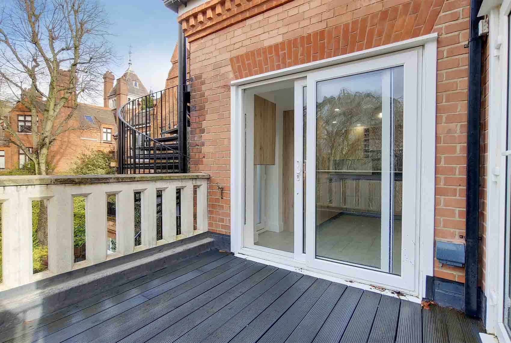 Flat Fitzjohn's Avenue in Greater London