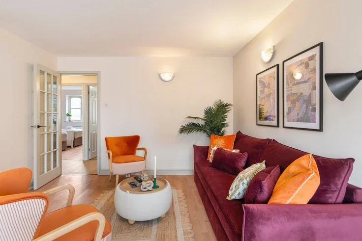 House Wheat Sheaf Close in Greater London