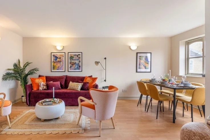 House Wheat Sheaf Close in Greater London