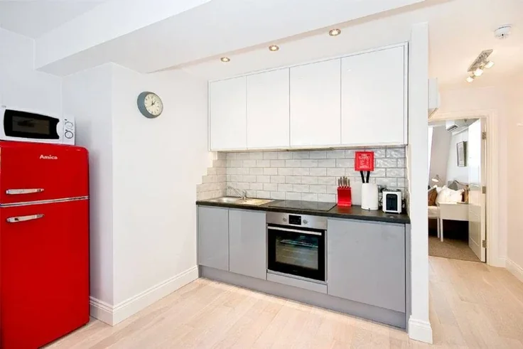 Flat Devereux Court in City of Westminster