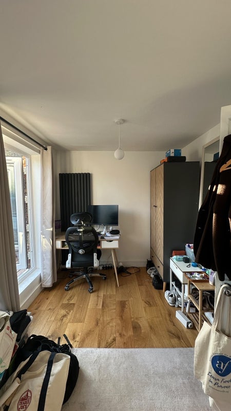Room Theseus Walk in Greater London