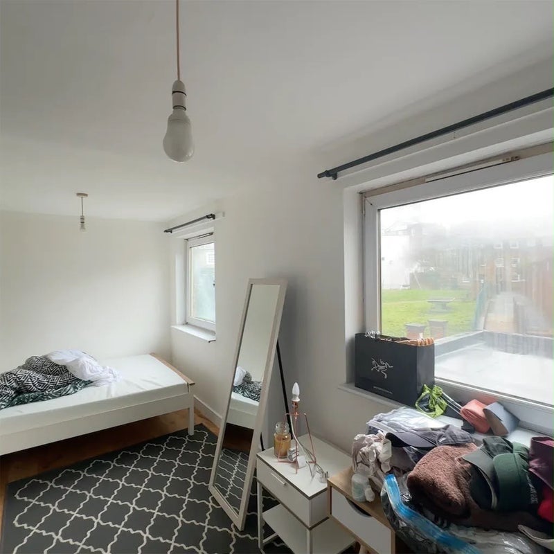 Room Theseus Walk in Greater London