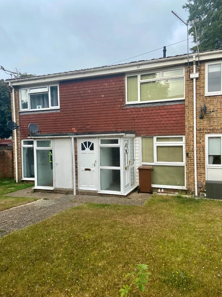 House Deanwood Drive in Rainham