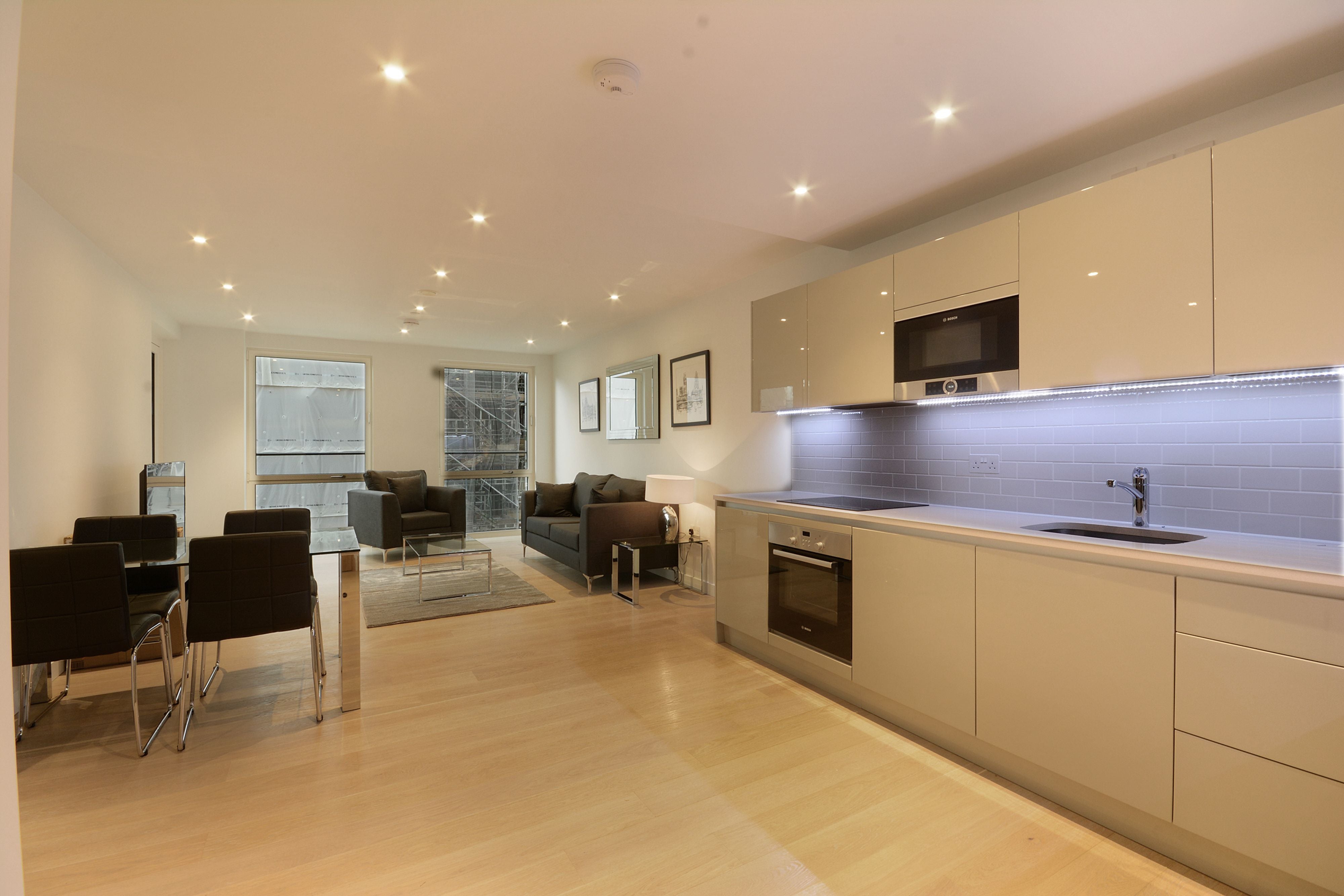 Flat Sayer Street in Greater London