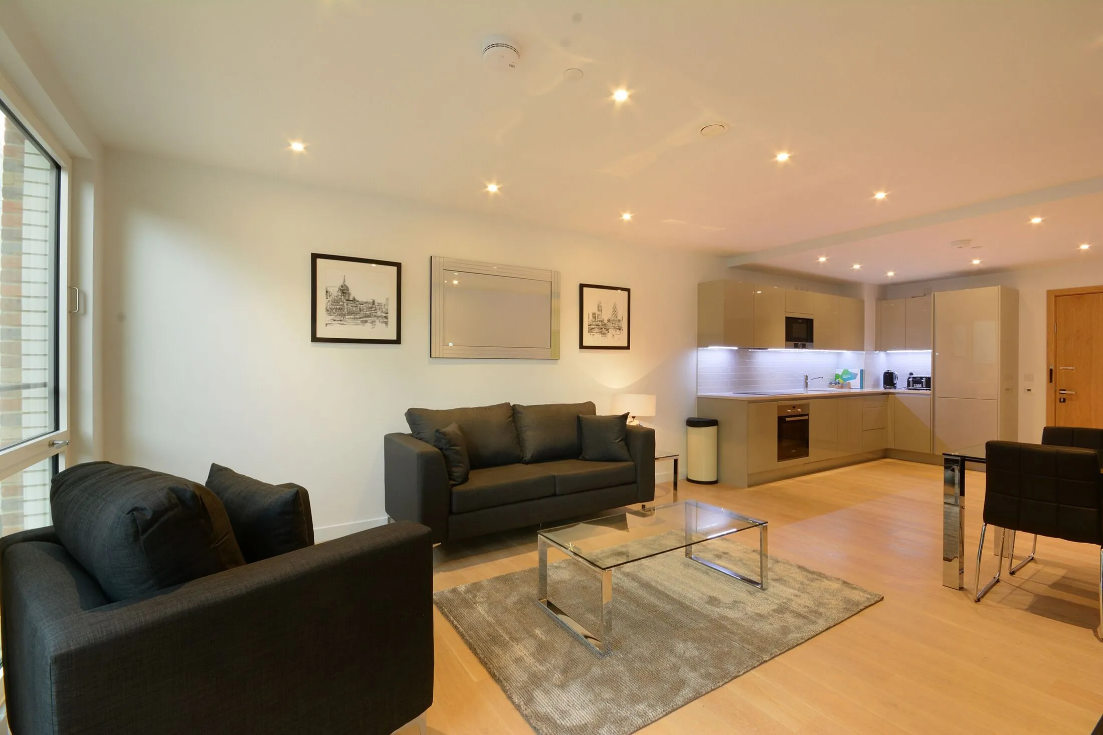 Flat Sayer Street in Greater London