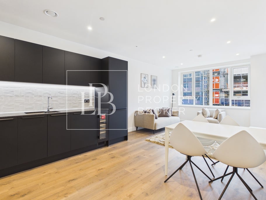 Flat Nathan Way in Greater London