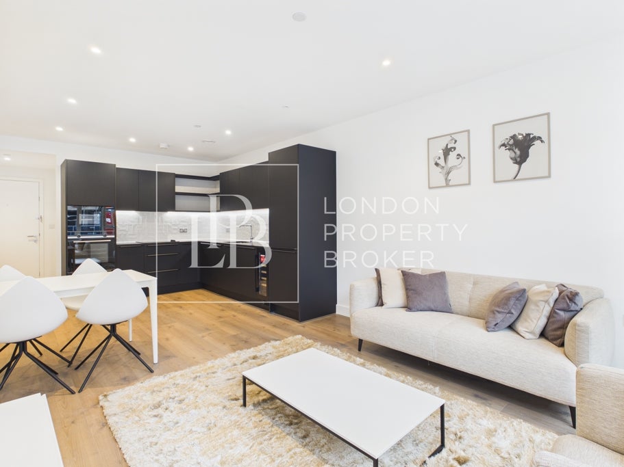 Flat Nathan Way in Greater London