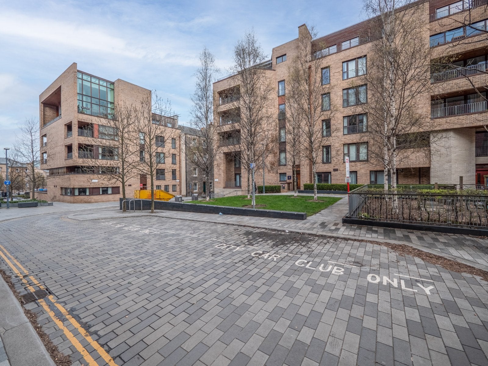 Flat McEwan Square in City of Edinburgh