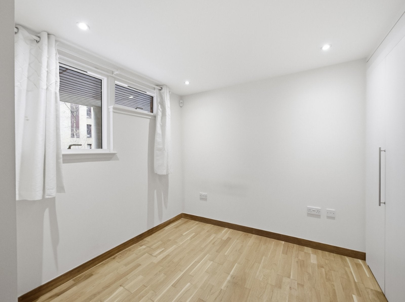 Flat McEwan Square in City of Edinburgh
