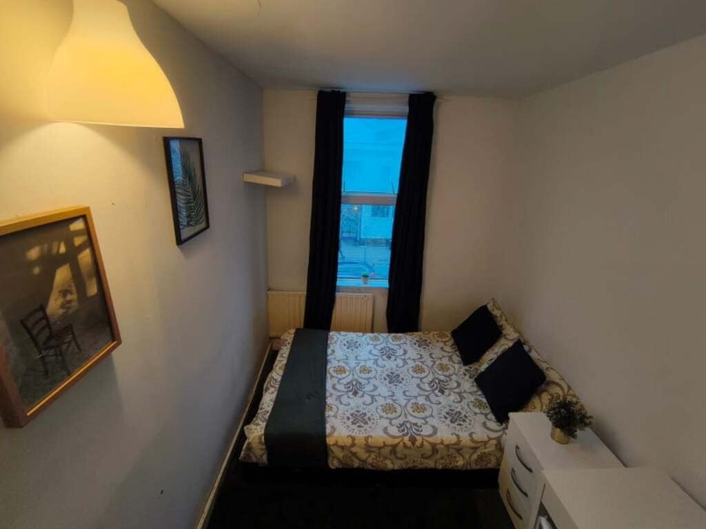Room Mile End Road in Greater London