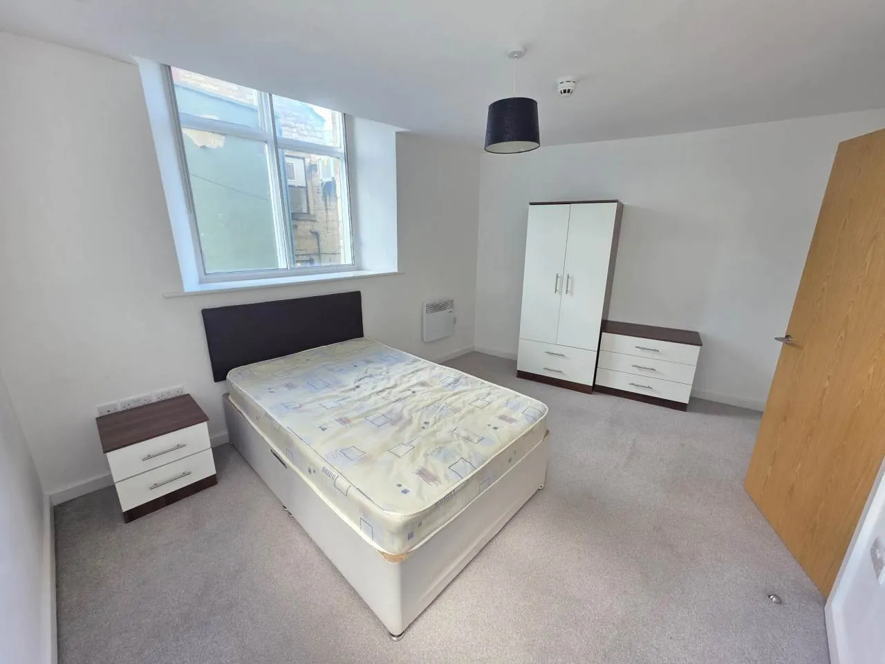 Flat Sandford Place in Leeds