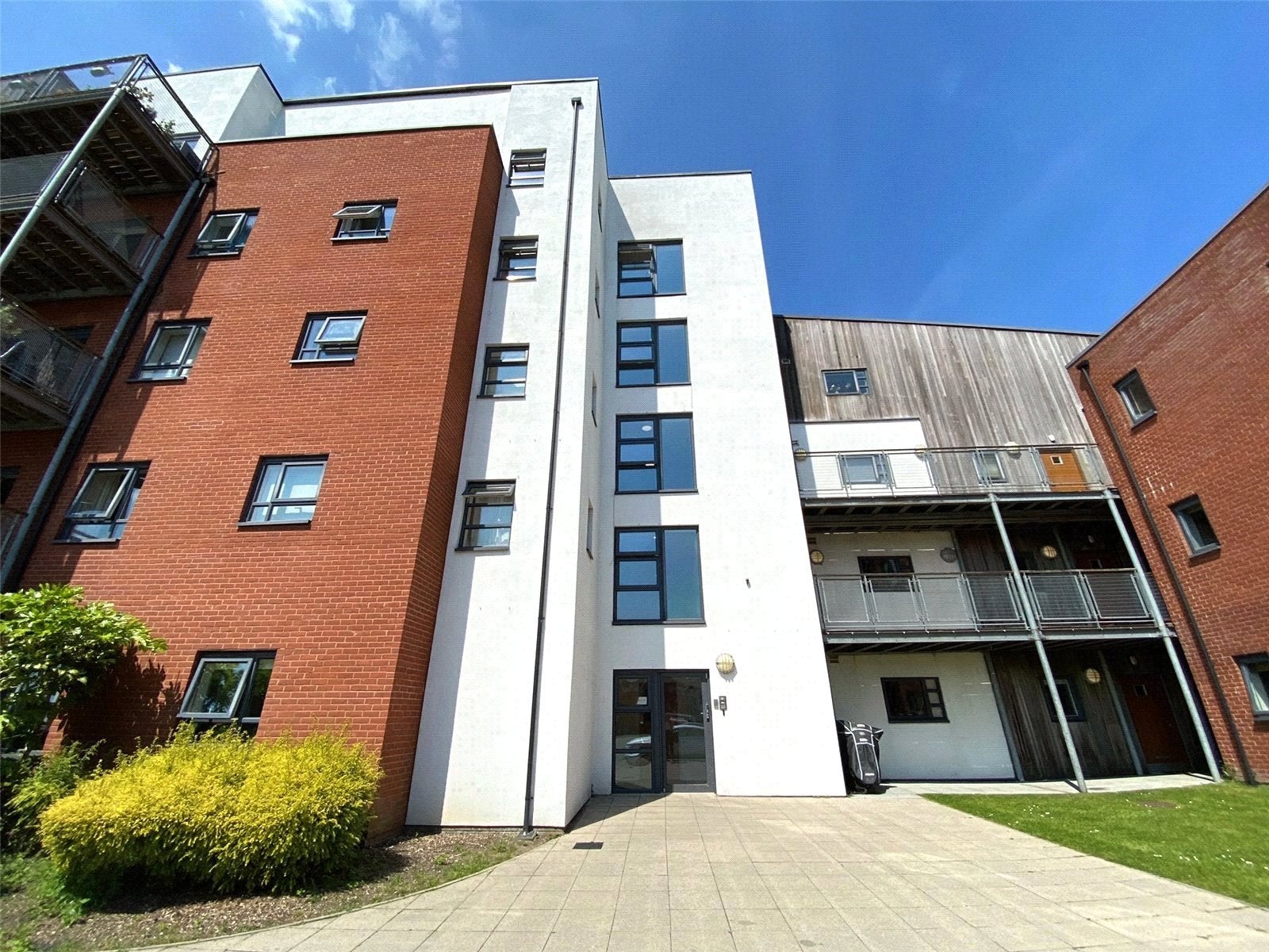 Flat Montmano Drive in Manchester