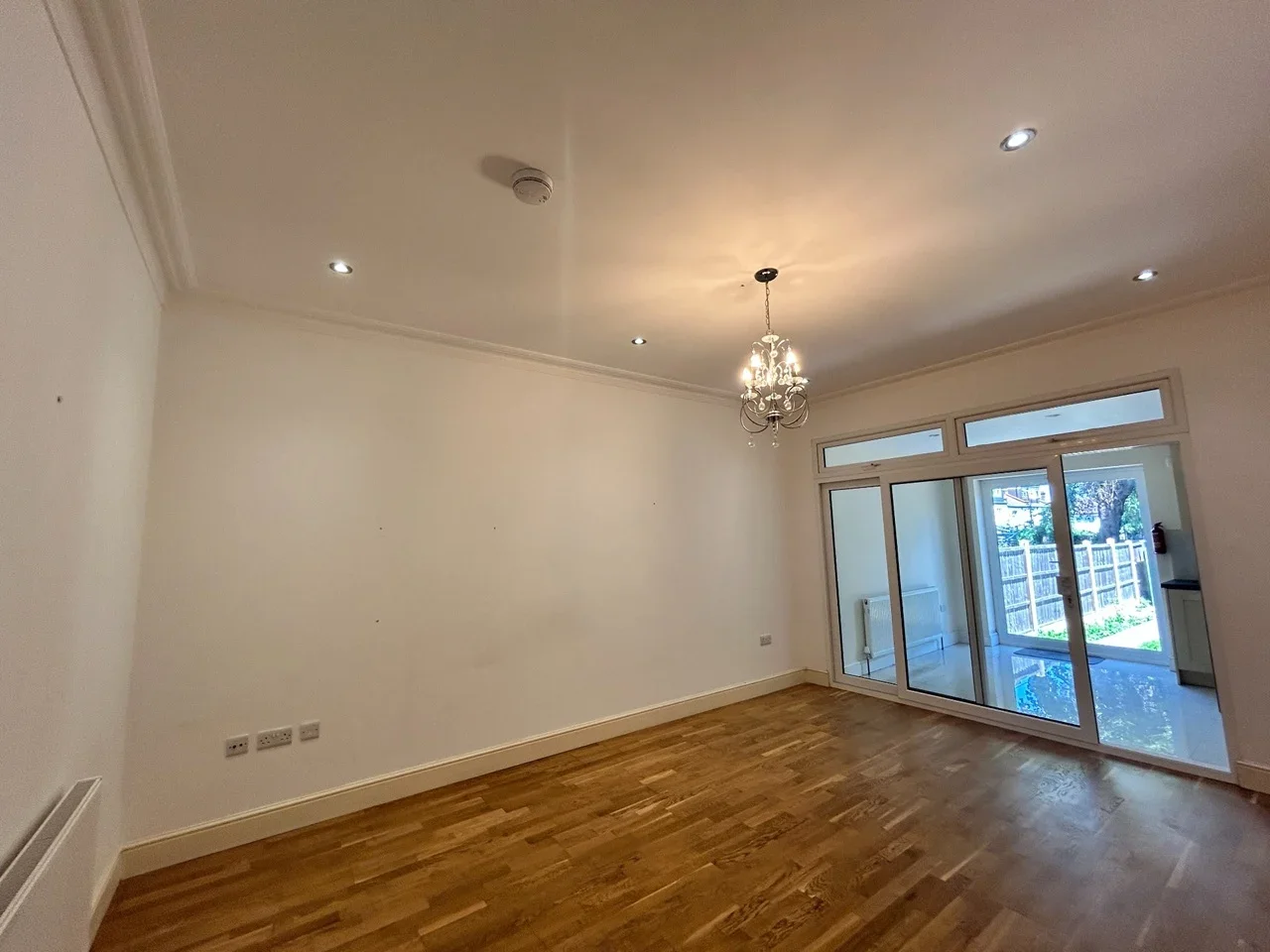 House Briarfield Avenue in Greater London