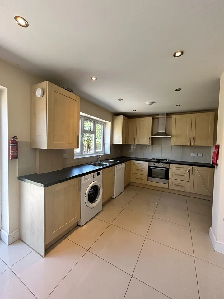 House Briarfield Avenue in Greater London