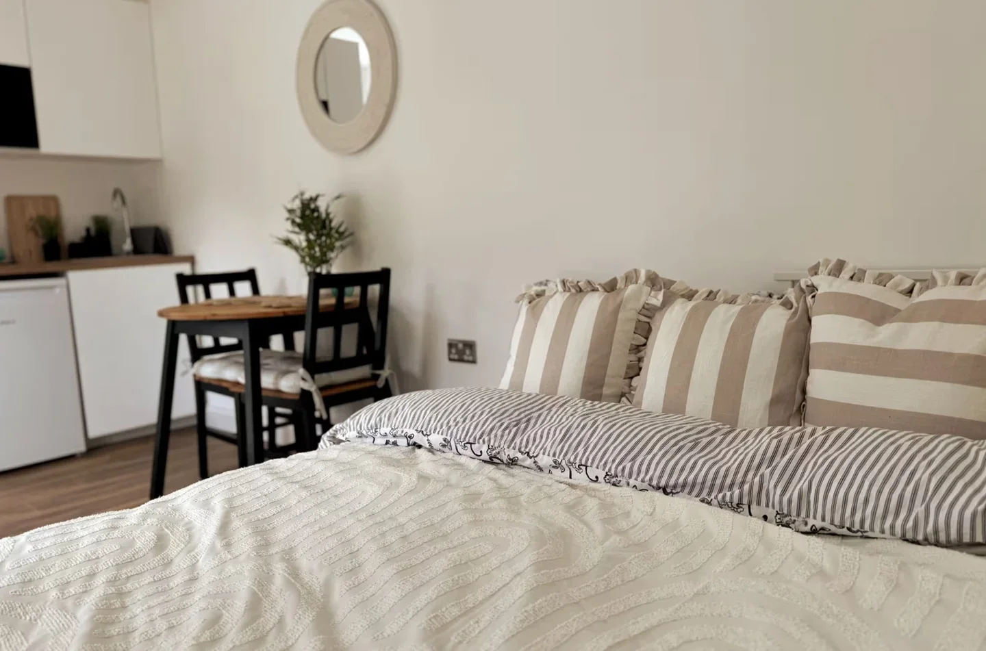 Room Webber Street in Reigate and Banstead