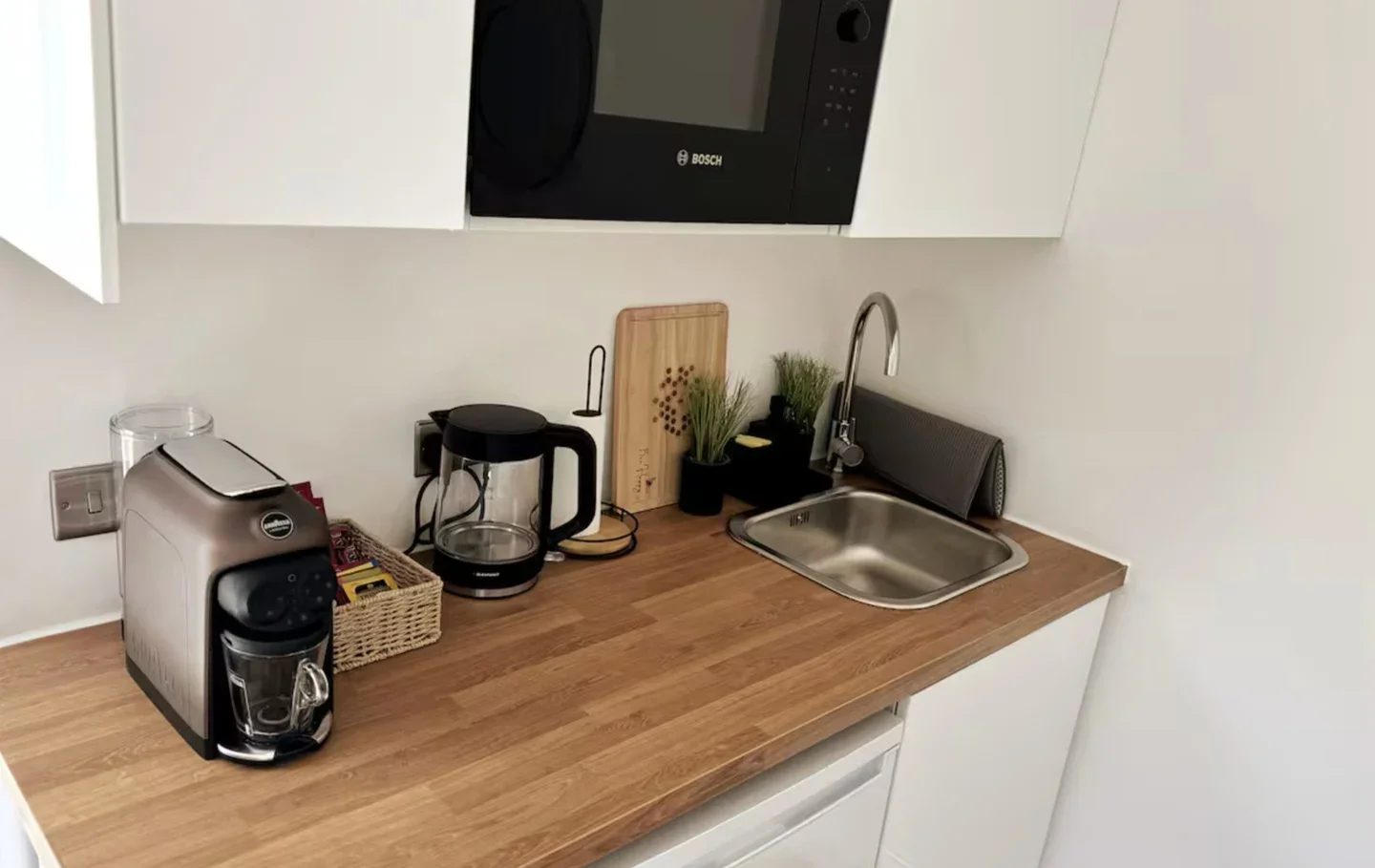 Room Webber Street in Reigate and Banstead