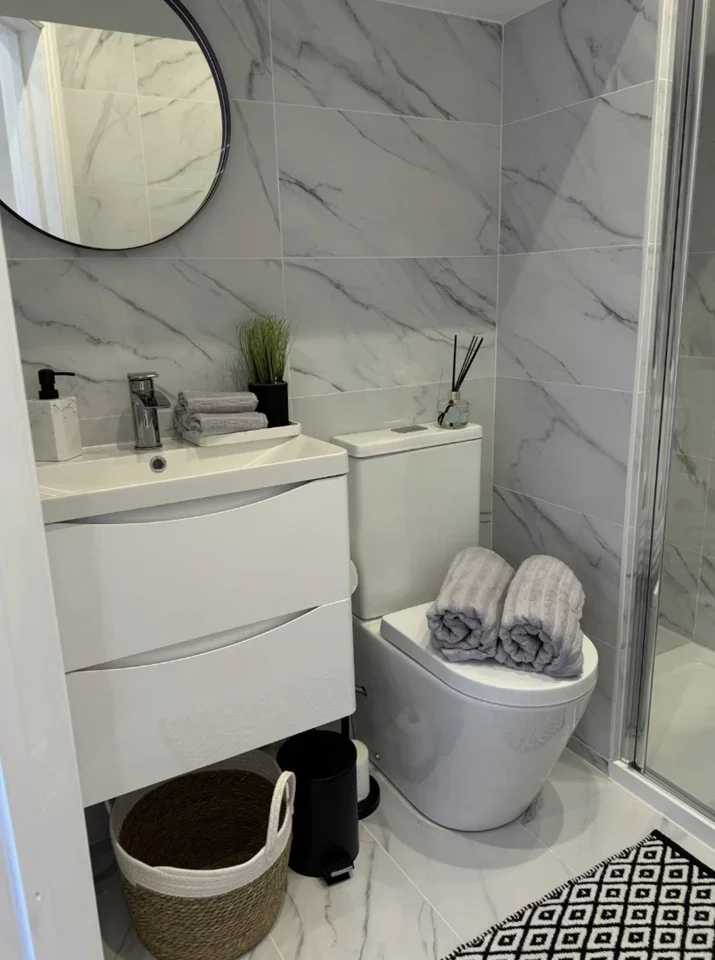 Room Webber Street in Reigate and Banstead