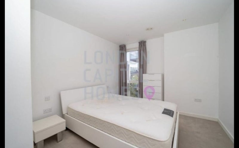 Room Devan Grove in Greater London