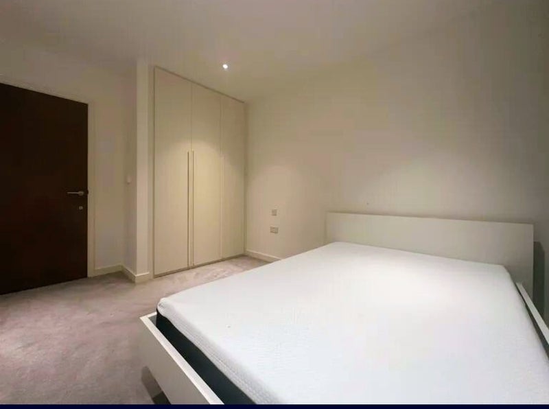 Room Devan Grove in Greater London