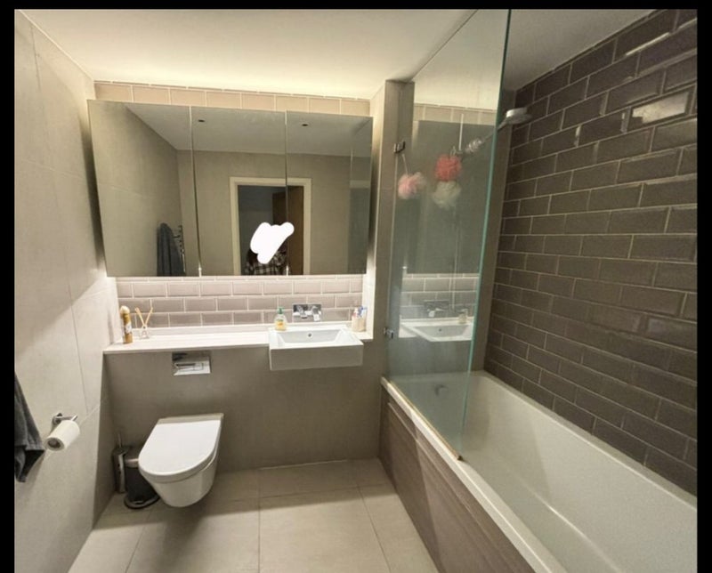 Room Devan Grove in Greater London