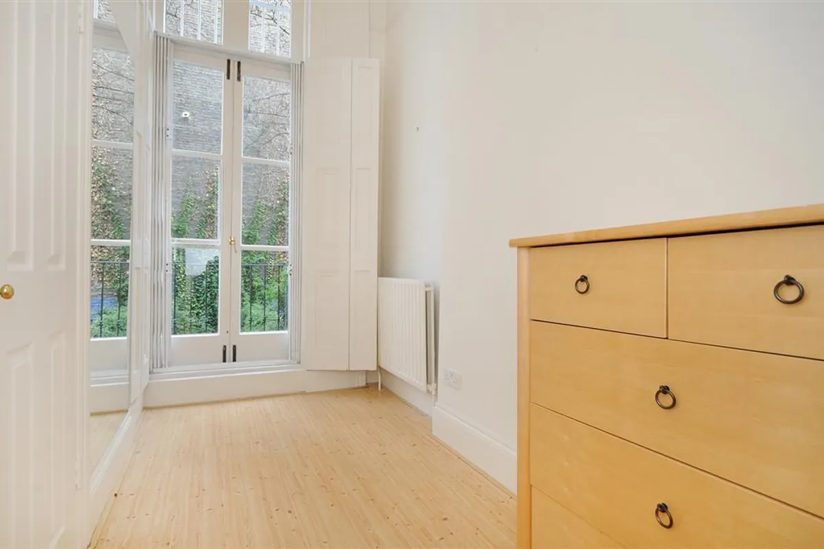 Flat Nevern Road in Greater London