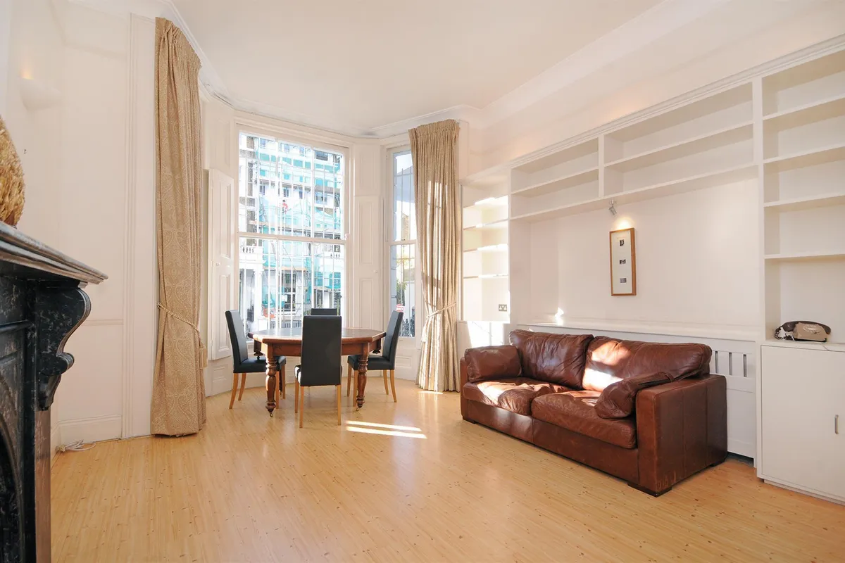 Flat Nevern Road in Greater London