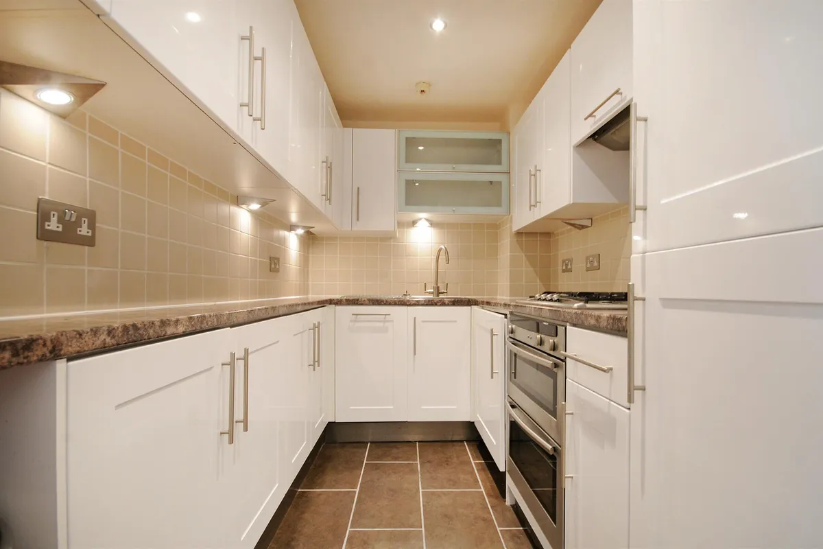Flat Nevern Road in Greater London